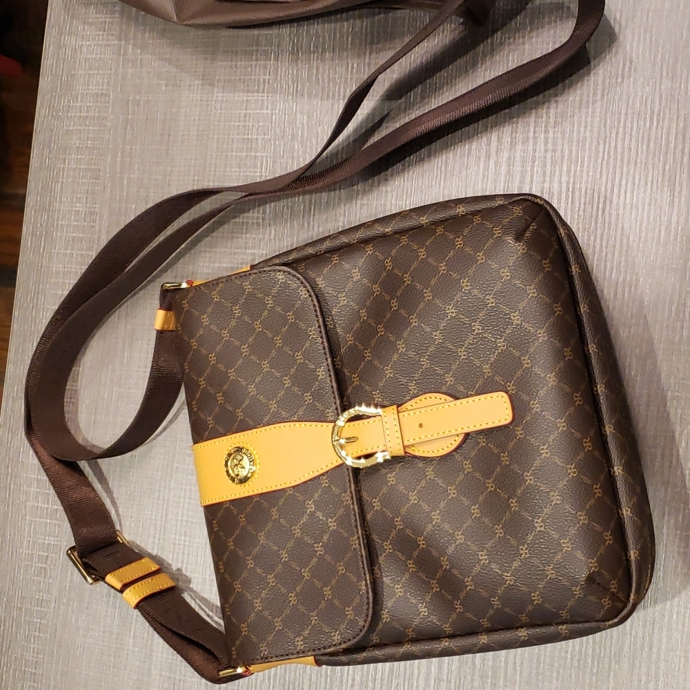 Rioni messenger bag